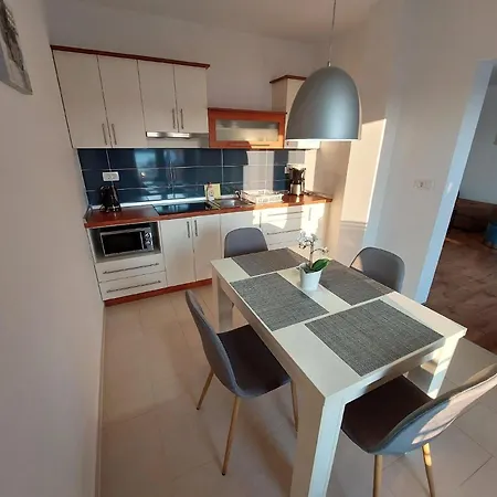 In Barbat Mit Grosser Terrasse Appartement