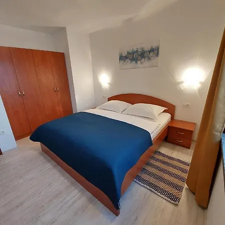 Appartement In Barbat Mit Grosser Terrasse